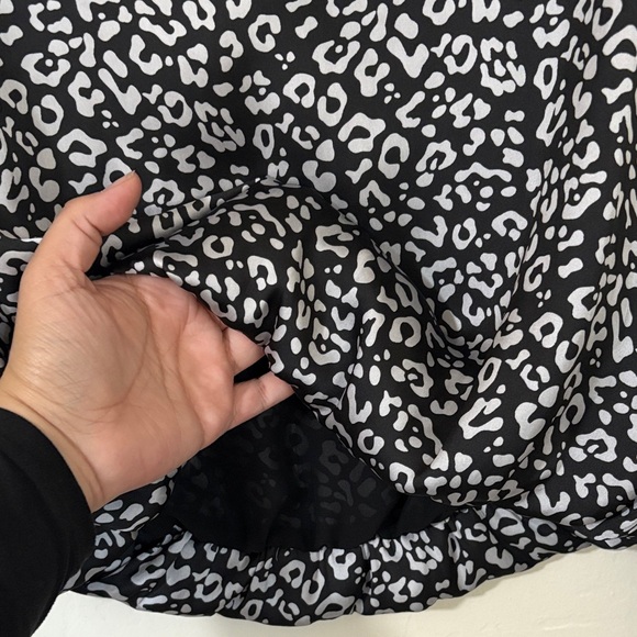 Sincerely Jules Monochrome Leopard Blouse - Picture 4 of 4
